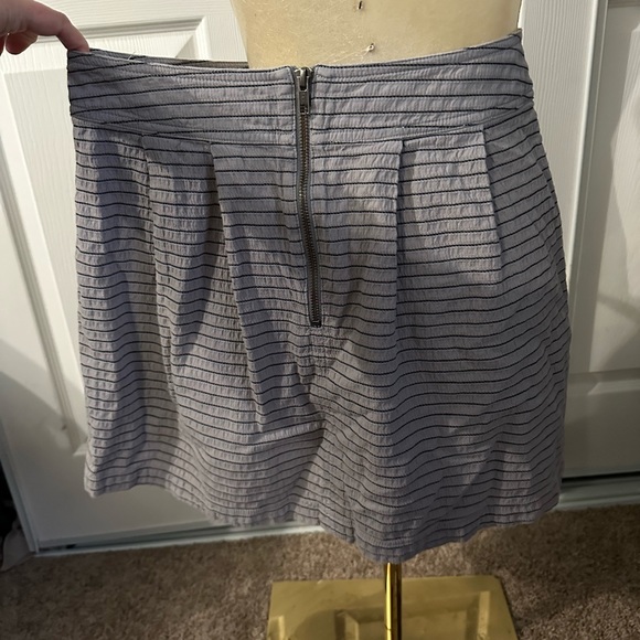 EUC HALOGEN TEXTURED GREY AND  NAVY PINSTRIPED FULL SKIRT size 10 - Picture 3 of 6